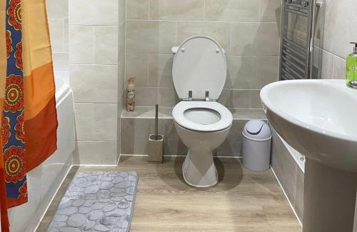 Alibon Apartment | Apartment - Sleeps 4 - Parking - WiFi