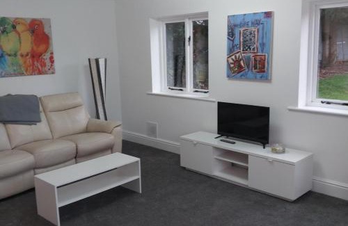 Howlett End Apartment | Apartment - Sleeps 4 - Parking - Close to Stansted