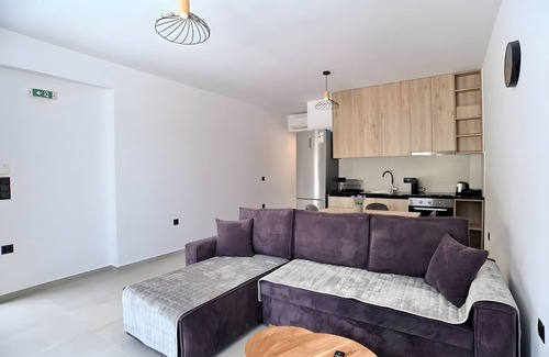 Vlicho Apartment | Apartment 'Sokol Stone House 1' with Mountain View, Wi-Fi and Air Conditioning