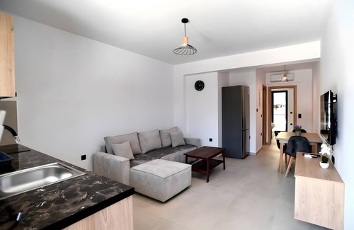 Vlicho Apartment | Apartment 'Sokol Stone House 3' with Mountain View, Wi-Fi and Air Conditioning