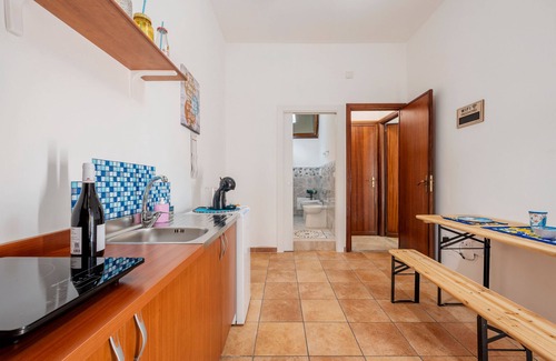 Casteldaccia Apartment | Apartment 'Sole e Amore' with Balcony, Wi-Fi and Air Conditioning