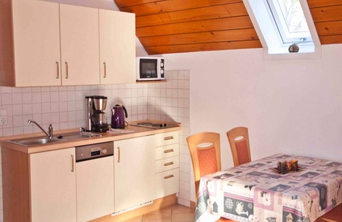 Kirnbach Apartment | Apartment 'Sonneneck' with Mountain View, Shared Pool and Wi-Fi