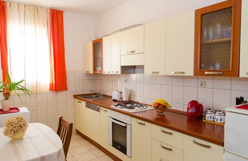 Gornji Kono Apartment | Apartment Srećko- Two Bedroom Apartment with Terrace and Sea View