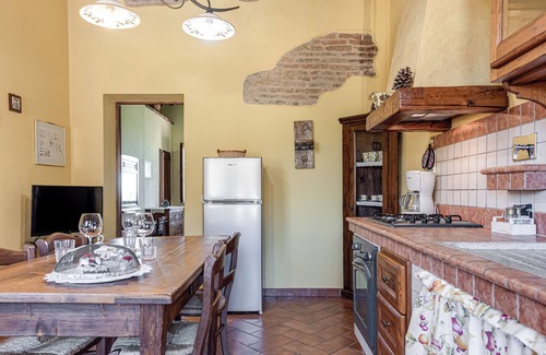 San Miniato Apartment | Apartment 'Staccia Buratta' with Shared Pool, Private Garden and Wi-Fi