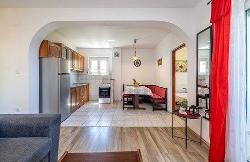 Batomalj Apartment | Apartment STARA BAŠKA near the sea