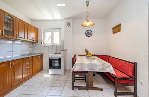 Batomalj Apartment | Apartment STARA BAŠKA near the sea