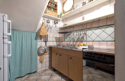 Lu Bagnu Apartment | Apartment 'Stone House Lu Bagnu' with Sea View, Wi-Fi and Air Conditioning