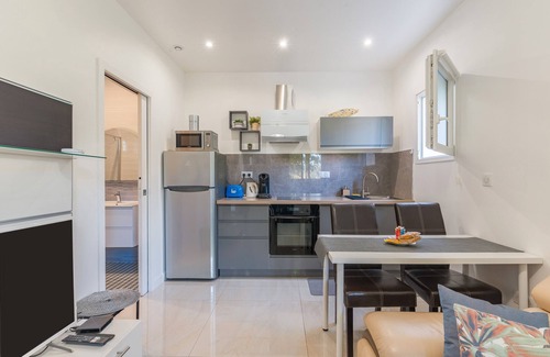 Grand Sud Apartment | Apartment 'Studio Indépendant Avec Jardin' with Wi-Fi and Air Conditioning