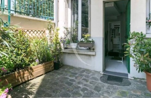 Gare Apartment | Apartment Studio in Small renovated house in Paris