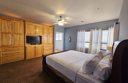 Madison Apartment | Apartment Suite Penthouse located at hotel on Madison's east side!
