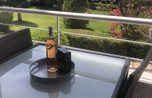 La Ciotat Apartment | Apartment T2 BORD DE MER "Les pieds dans l'eau" with Garage