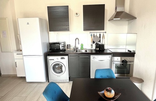 Saint-Cyr-sur-Mer Apartment | Apartment T2.40 m2, air-conditioned, 3 terraces, 350 m from the beach. Private parking.