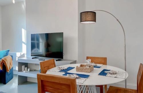 Gloucester Apartment | Apartment Three - Uk48495
