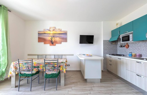 La Pietraia Apartment | Apartment “Tirreno” close to the Beach with A/C, Balcony & Terrace