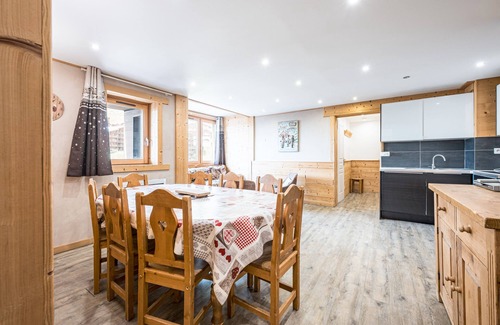 Val-Thorens Apartment | Apartment 'Très Bel T5 Au Coeur De' with Mountain View, Balcony and Wi-Fi