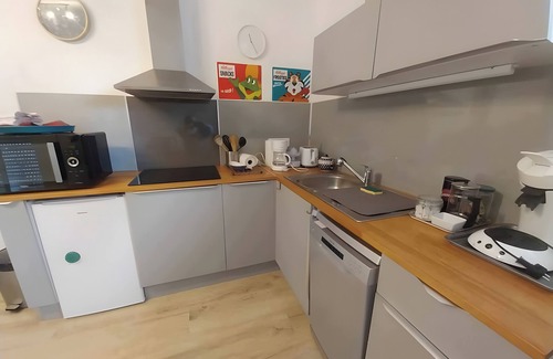 Plouescat Apartment | Apartment 'Tric'horn' with Shared Garden and Balcony