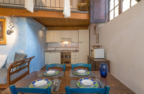 Campiglia Marittima Apartment | Apartment 'Villa I Tigli - Iris' with Shared Pool, Wi-Fi and Air Conditioning