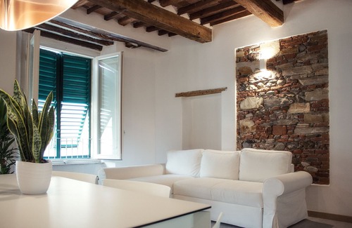 Lucca Historical Center Apartment | Apartment Via Fillungo Lucca Historical Center Walls
