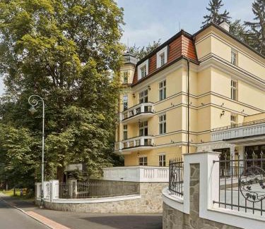 Karlovy Vary Apartment | Apartment Villa Dionysus
