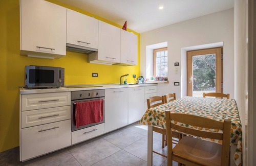 Tiarno di Sopra House | Apartment "Villa Iagra" with Lake View, Garden & Wi-Fi