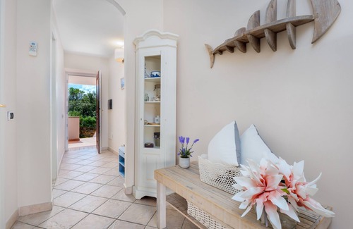 Li Cuncheddi Apartment | Apartment 'Vista Mare' with Sea View, Shared Pool and Air Conditioning