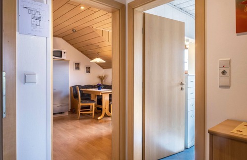 San Genesio Atesino Apartment | Apartment 'Weingartnerhof Dalia' with Mountain View, Shared Terrace and Wi-Fi