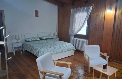 Auronzo di Cadore Apartment | Apartment with Lake View in Auronzo