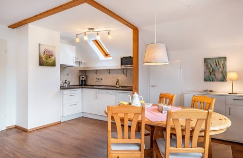 Hinterzarten Apartment | Apartment 'Windeckkopf' with Balcony and Wi-Fi