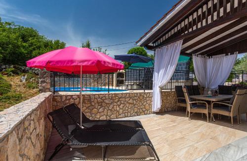 Dobrinj Apartment | Apartment With A Private Swimming Pool, Garden & BBQ