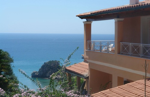 Parelia Apartment | Apartment with garden "Tonia"