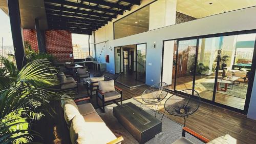 Zona 13 Apartment | Apartment with airport views