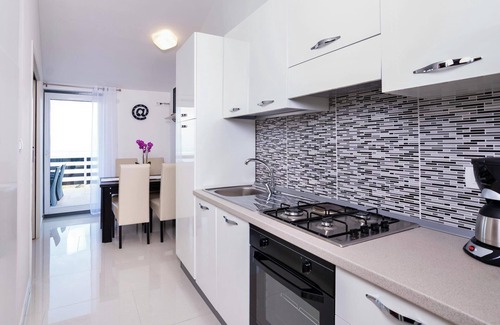 Ravni Apartment | APARTMENT WITH LARGE TERRACE AND MAGNIFICANT SEA VIEW, 300 m FROM THE BEACH +PS4