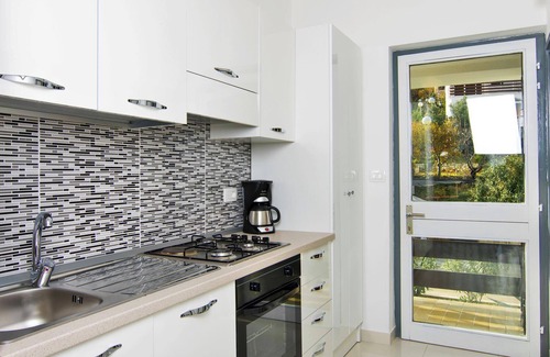 Ravni Apartment | APARTMENT WITH LARGE TERRACE AND MAGNIFICANT SEA VIEW, 300 m FROM THE BEACH +PS4