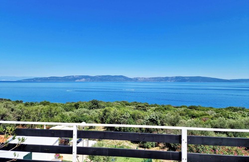 Ravni Apartment | APARTMENT WITH LARGE TERRACE AND MAGNIFICANT SEA VIEW, 300 m FROM THE BEACH +PS4