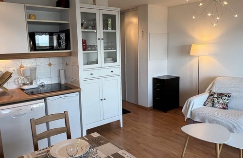 Port Guillaume Apartment | Apartment with Pool and Parking, 2 Rooms in Port-Guillaume