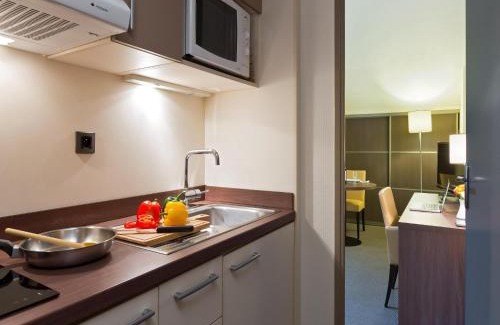 Ferney-Voltaire Apartment | Apartment with pool park view