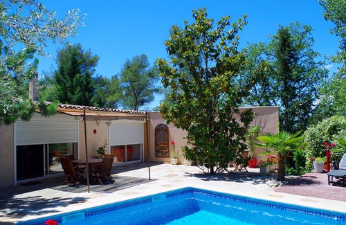 Le Tholonet Apartment | Apartment with pool in a villa close to Mont Sainte Victoire
