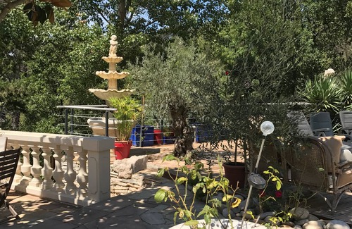 Le Tholonet Apartment | Apartment with pool in a villa close to Mont Sainte Victoire