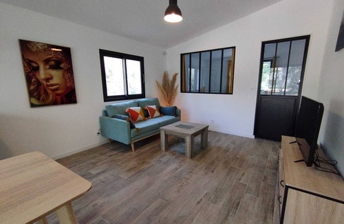 Cuers Apartment | Apartment with private garden
