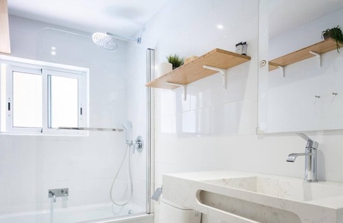 La Font de la Guatlla Apartment | Apartment with terrace a step away from Montjuic
