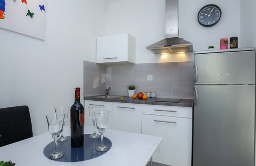 Zrce Apartment | Apartment with Terrace and Free WiFi