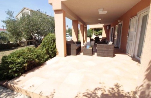 Zrce Apartment | Apartment with Terrace in City Center