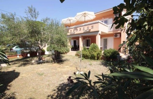 Zrce Apartment | Apartment with Terrace in City Center