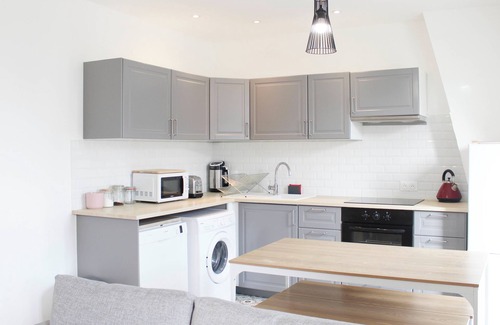 Clichy Apartment | Apartment with Wifi near Paris