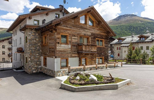 San Rocco Apartment | Apartment "Wood Mountain Planet Suite House" with Mountain View, Wi-Fi & Balcony