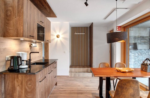 Ehrwald Apartment | Apartment 'Zugspitzstudio' with Mountain View, Private Terrace and Wi-Fi