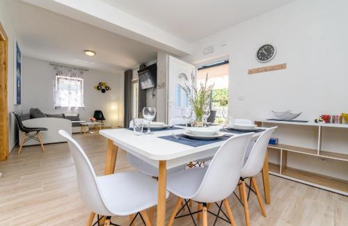 Miholascica House | Apartments and Rooms YASMIN