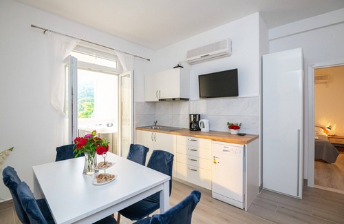 Komolac Apartment | Apartments Azzurro- Three Bedroom Apartment with Terrace and Hot Tub