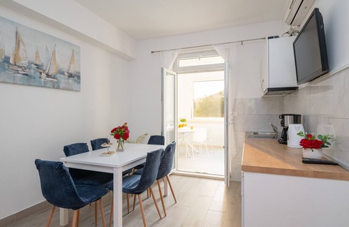 Komolac Apartment | Apartments Azzurro- Three Bedroom Apartment with Terrace and Hot Tub