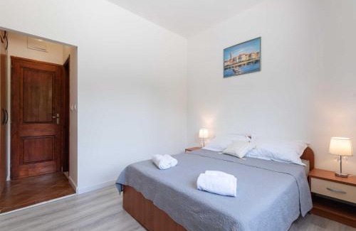 Komolac Apartment | Apartments Azzurro- Three Bedroom Apartment with Terrace and Hot Tub Azzurro I-donji